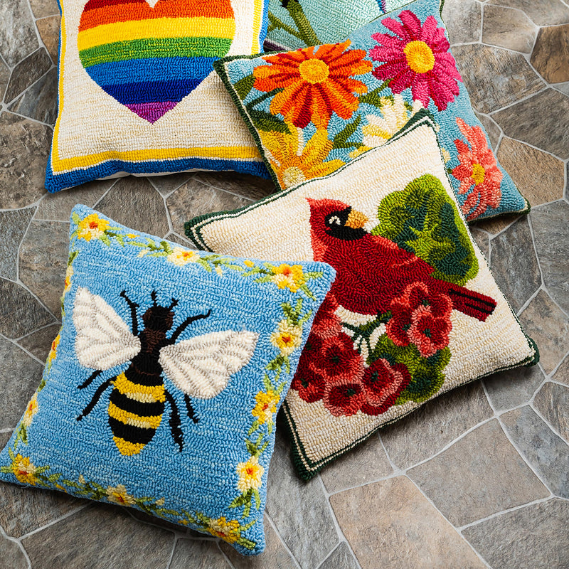 Indoor/Outdoor Bee Hooked Polypropylene Throw Pillow 18"x18"