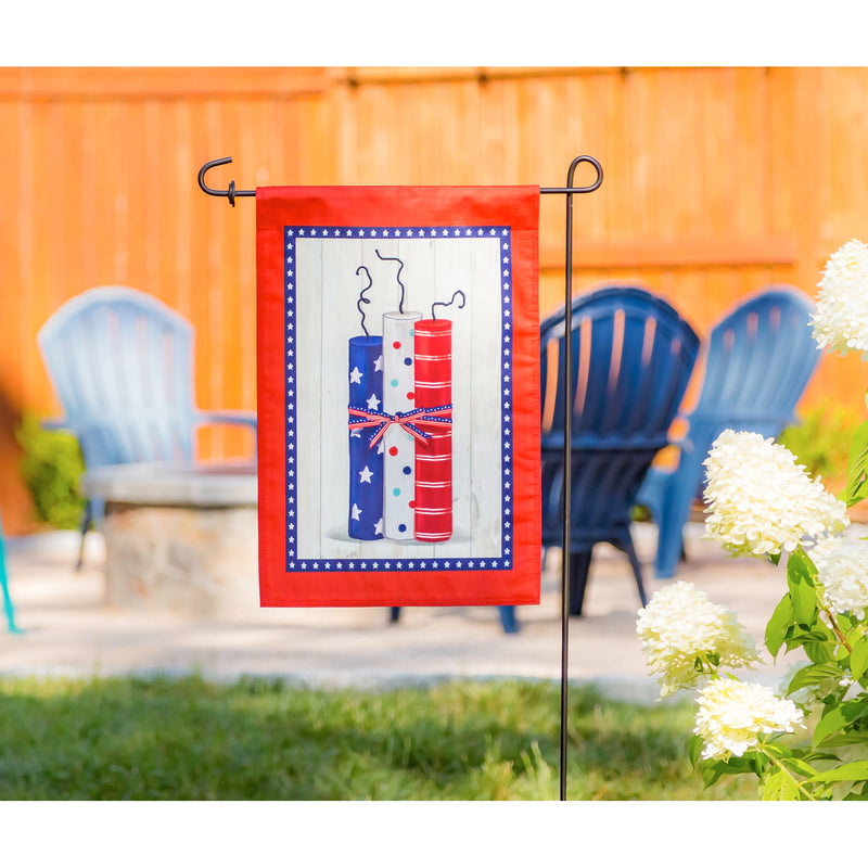 Americana Firecrackers Garden Strié Flag,14t9861