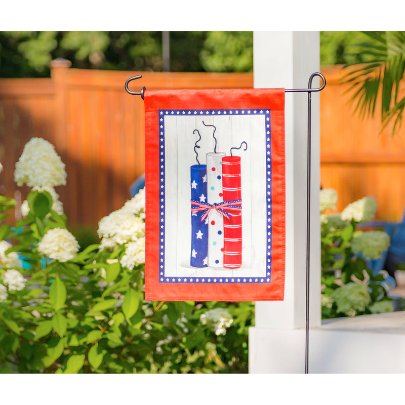 Americana Firecrackers Garden Strié Flag,14t9861